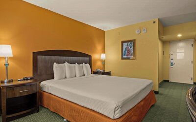 Airport Honolulu Hotel, Trademark Collection by Wyndham