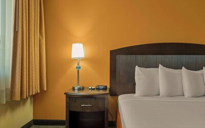 Airport Honolulu Hotel, Trademark Collection by Wyndham