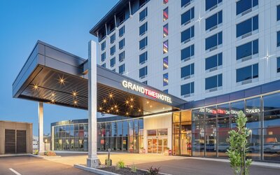 Grand Hôtel TIMES Lévis