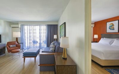 Courtyard by Marriott Waikiki Beach
