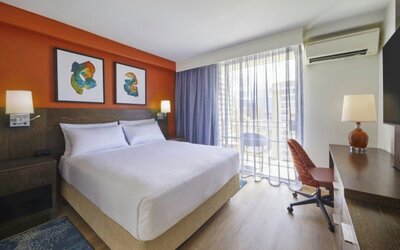 Courtyard by Marriott Waikiki Beach