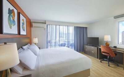 Courtyard by Marriott Waikiki Beach