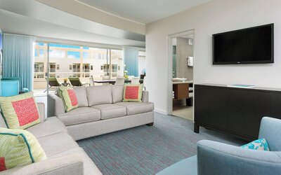 Courtyard by Marriott Waikiki Beach