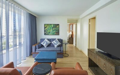 Courtyard by Marriott Waikiki Beach