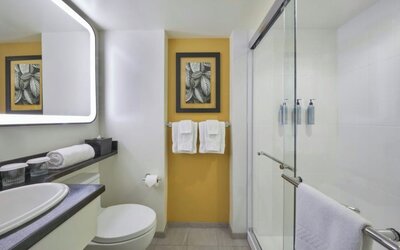 Courtyard by Marriott Waikiki Beach