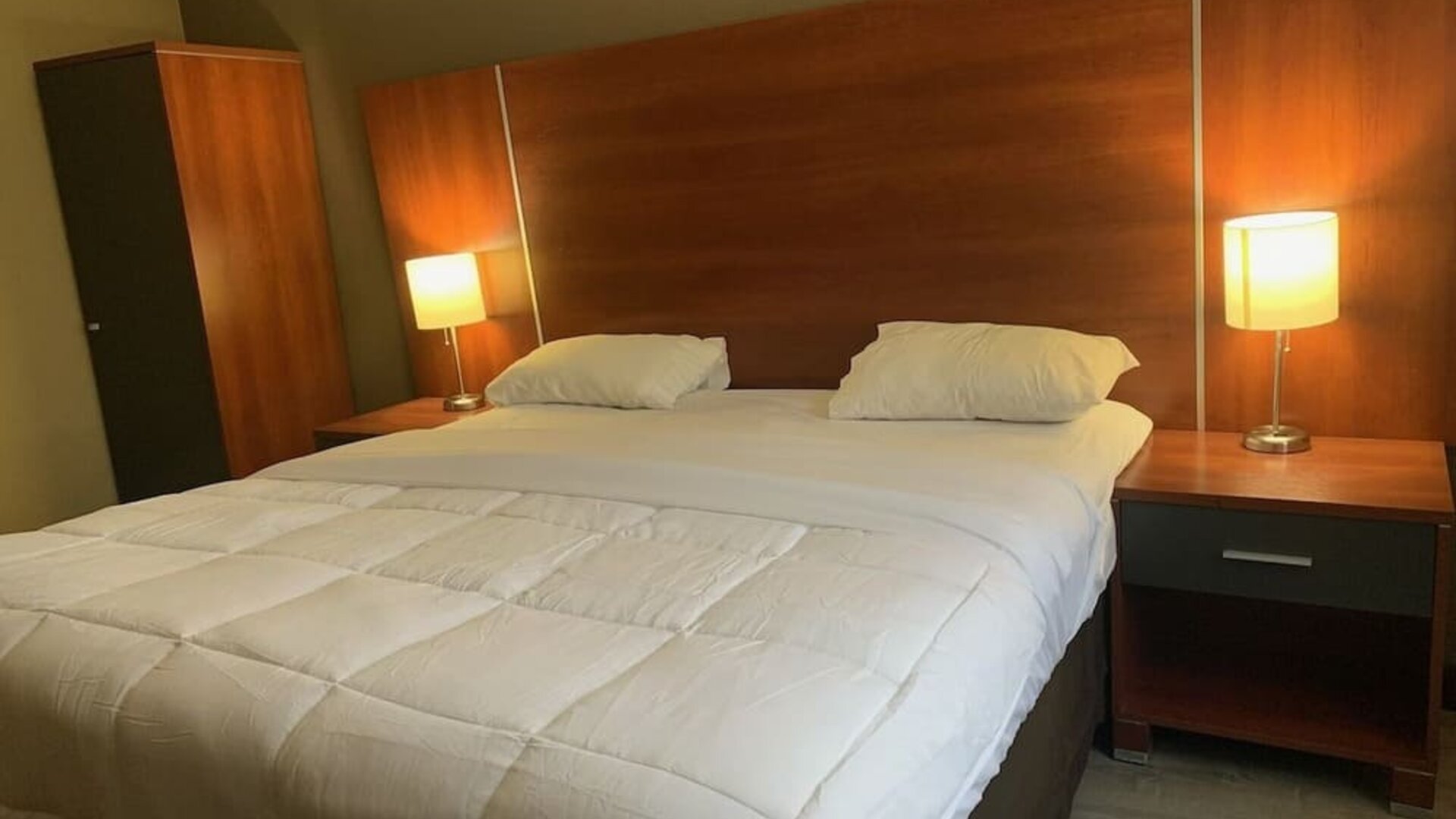 Day use room at Sky Hotel Flushing - Laguardia Airport.