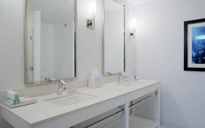 Four Points by Sheraton Winnipeg South