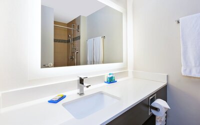 Holiday Inn Express Winnipeg Airport - Polo Park by IHG