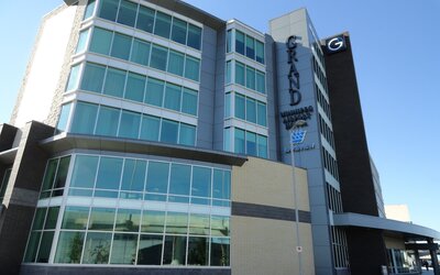 The Grand Winnipeg Airport Hotel by Lakeview