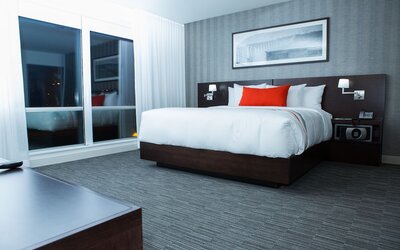 The Grand Winnipeg Airport Hotel by Lakeview