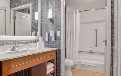 Homewood Suites by Hilton Winnipeg Airport-Polo Park, MB