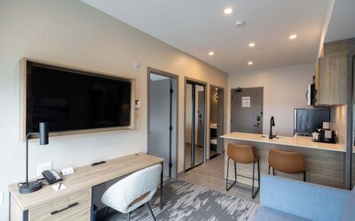 Sandman Signature Winnipeg Airport Hotel & Suites