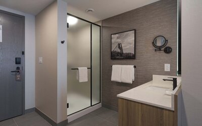 Sandman Signature Winnipeg Airport Hotel & Suites