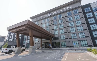 Sandman Signature Winnipeg Airport Hotel & Suites