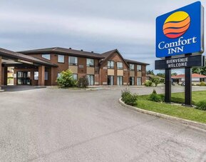 Hotel exterior at Comfort Inn Thetford Mines.