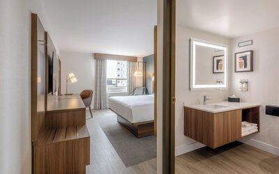 Standard Room, 1 Queen Bed