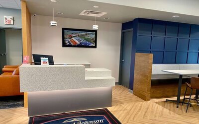 Howard Johnson by Wyndham Winnipeg West