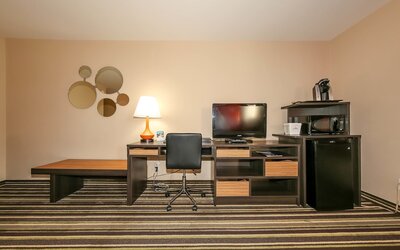 Howard Johnson by Wyndham Winnipeg West