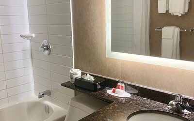 Howard Johnson by Wyndham Winnipeg West