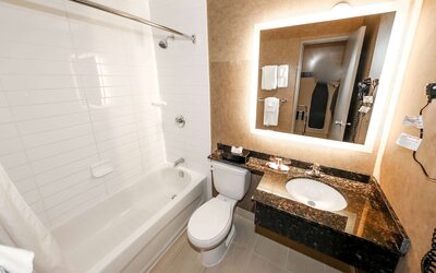 Howard Johnson by Wyndham Winnipeg West