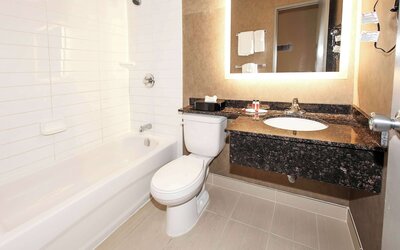 Howard Johnson by Wyndham Winnipeg West