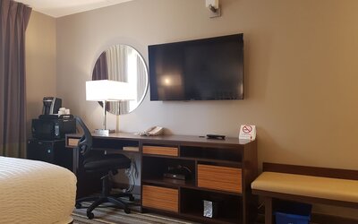 Super 8 by Wyndham Winnipeg West
