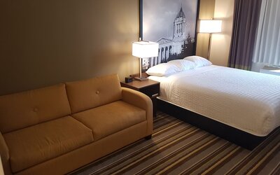 Super 8 by Wyndham Winnipeg West
