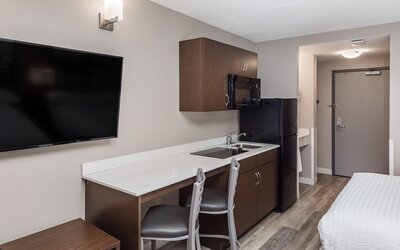 Super 8 by Wyndham Winnipeg West