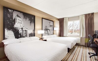 Super 8 by Wyndham Winnipeg West