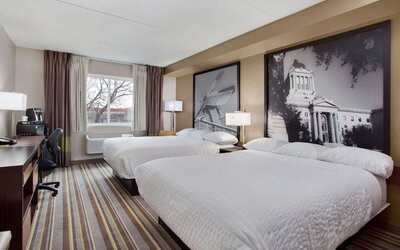 Super 8 by Wyndham Winnipeg West