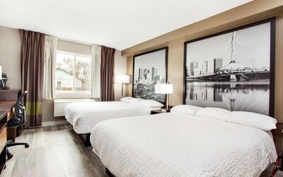 Super 8 by Wyndham Winnipeg West
