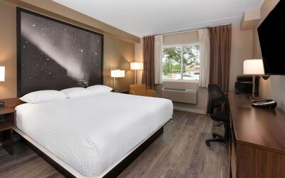 Super 8 by Wyndham Winnipeg West