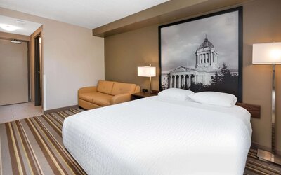Super 8 by Wyndham Winnipeg West