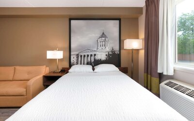 Super 8 by Wyndham Winnipeg West