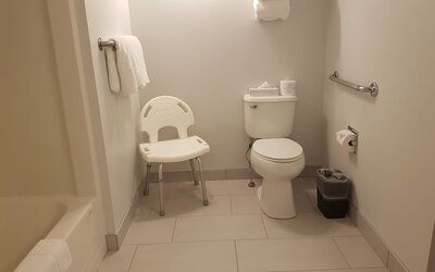 Super 8 by Wyndham Winnipeg West