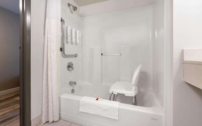 Super 8 by Wyndham Winnipeg West
