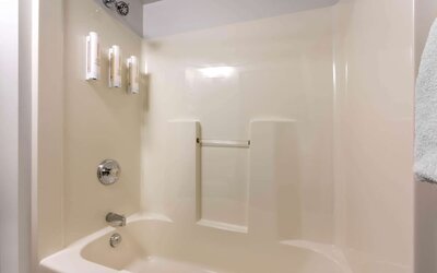 Super 8 by Wyndham Winnipeg West