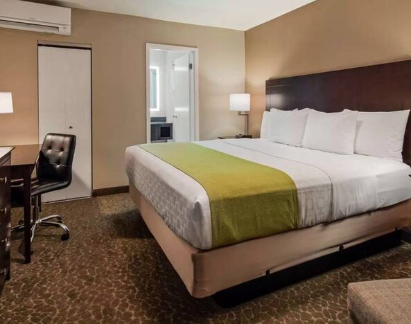 Day use room with work desk at Best Western Fort Lee.
