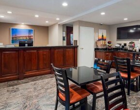 Dining area perfect for coworking at Best Western Fort Lee.