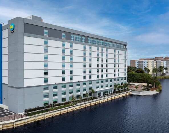 Home2 Suites by Hilton Miami Airport South Blue Lagoon