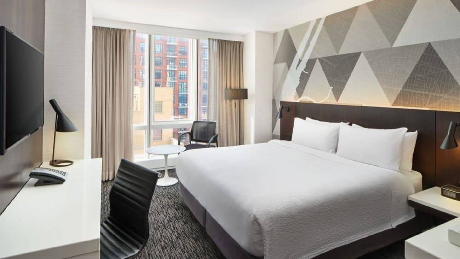 Day use room with natural light at Courtyard By Marriott Long Island City/New York Manhattan View.