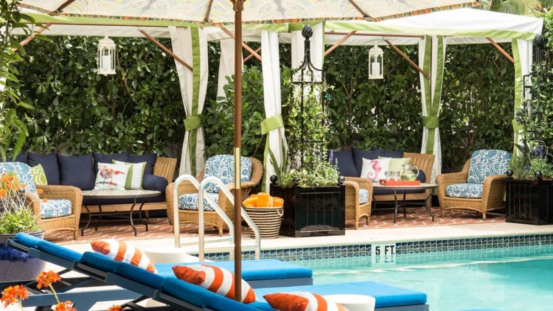 Pool chairs available at Circa 39 Hotel.