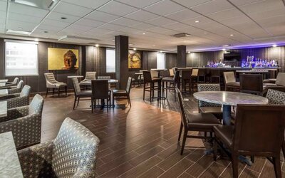 Dining area perfect for coworking at Best Western Premier NYC Gateway.