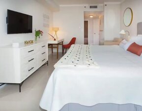 Arya Residences & Suites