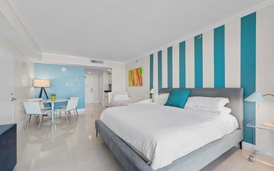 Arya Residences & Suites