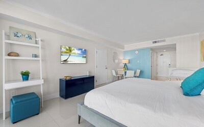 Arya Residences & Suites