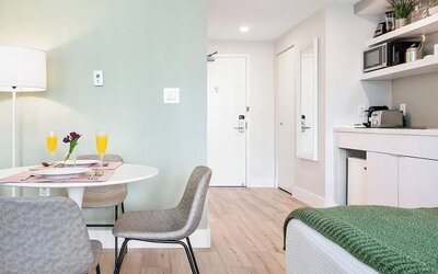 Arya Residences & Suites