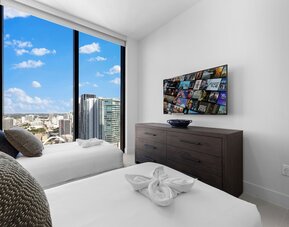 Lux Studio W City Views and Pool