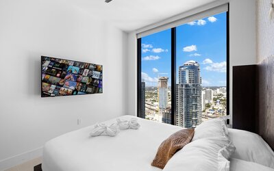 Lux Studio W City Views and Pool