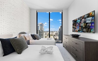 Lux Studio W City Views and Pool